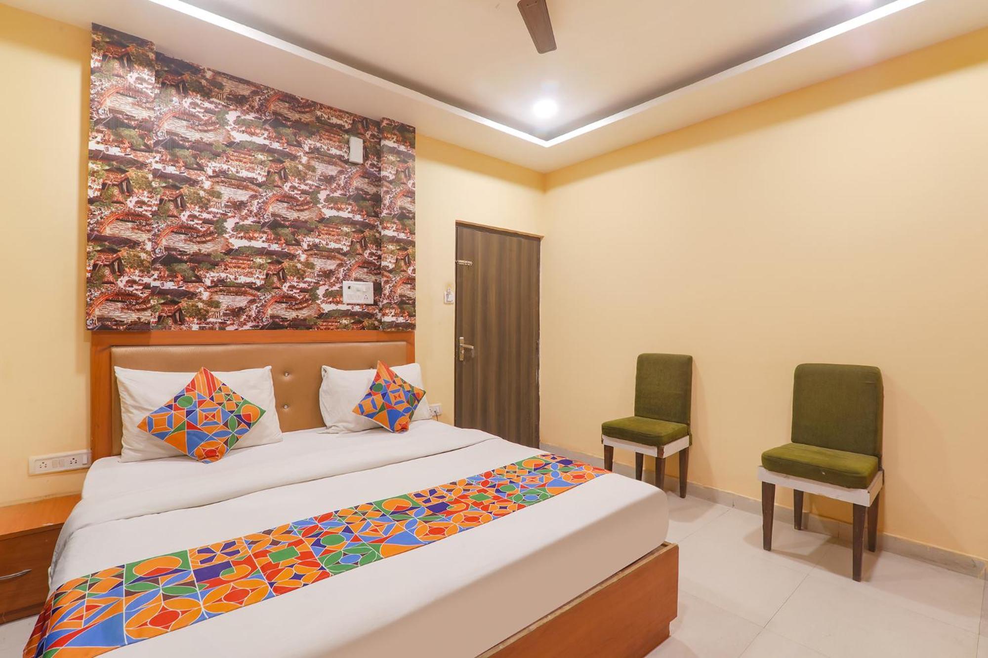 Fabhotel Swarn Banquet Kakarmatha Buitenkant foto