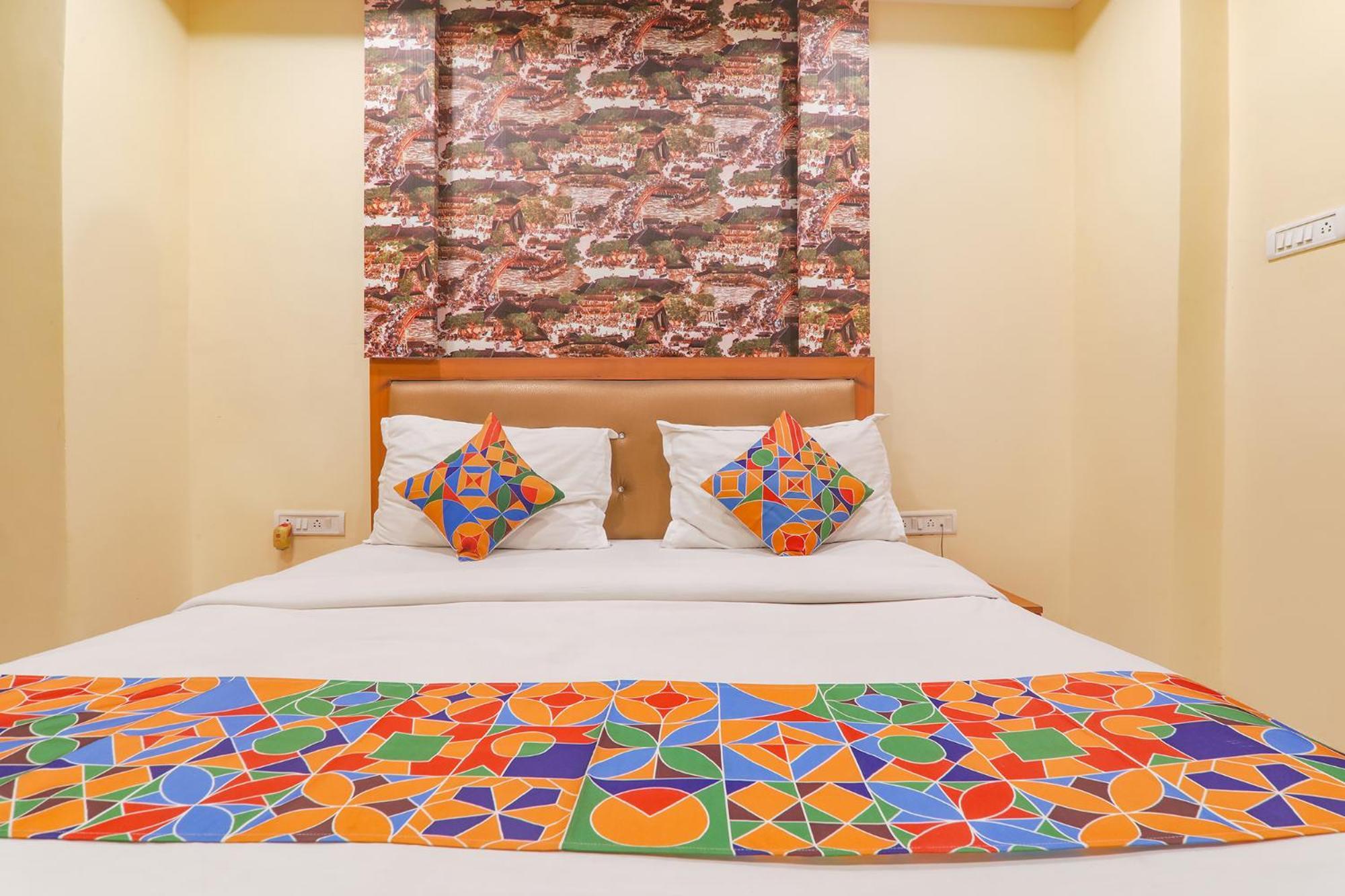 Fabhotel Swarn Banquet Kakarmatha Buitenkant foto