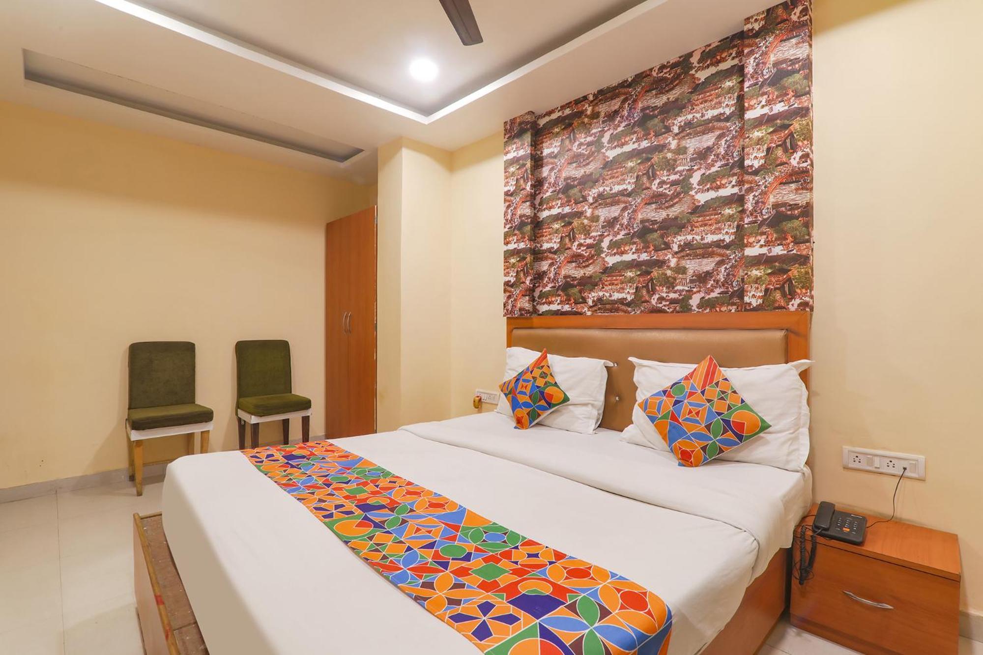 Fabhotel Swarn Banquet Kakarmatha Buitenkant foto