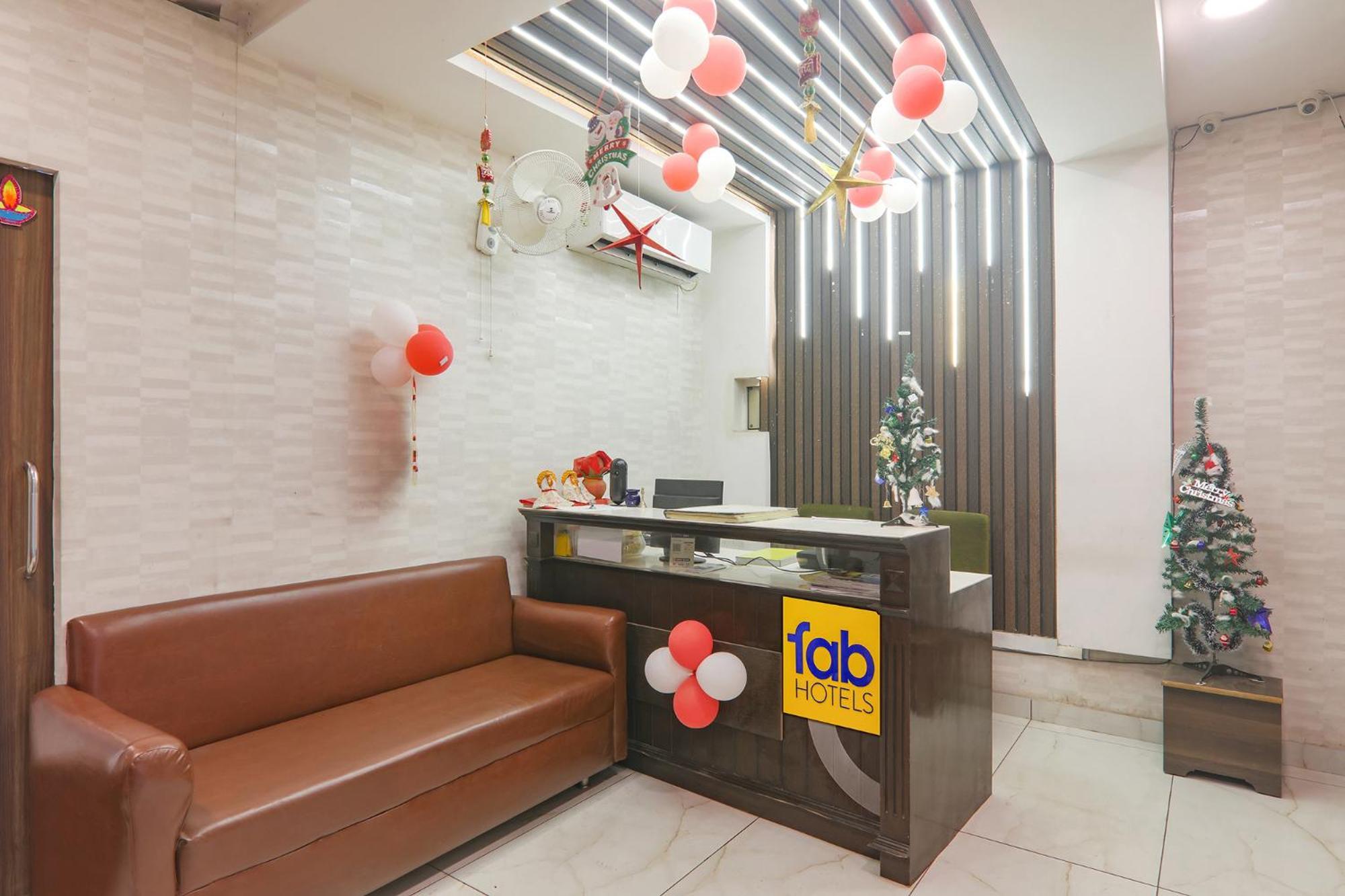 Fabhotel Swarn Banquet Kakarmatha Buitenkant foto