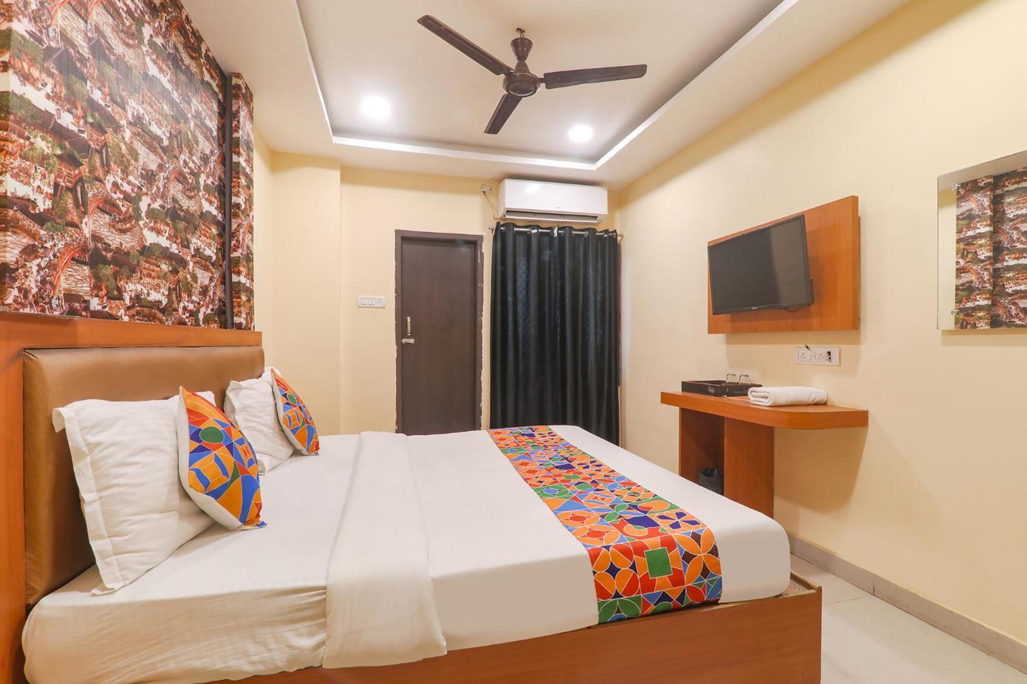 Fabhotel Swarn Banquet Kakarmatha Buitenkant foto